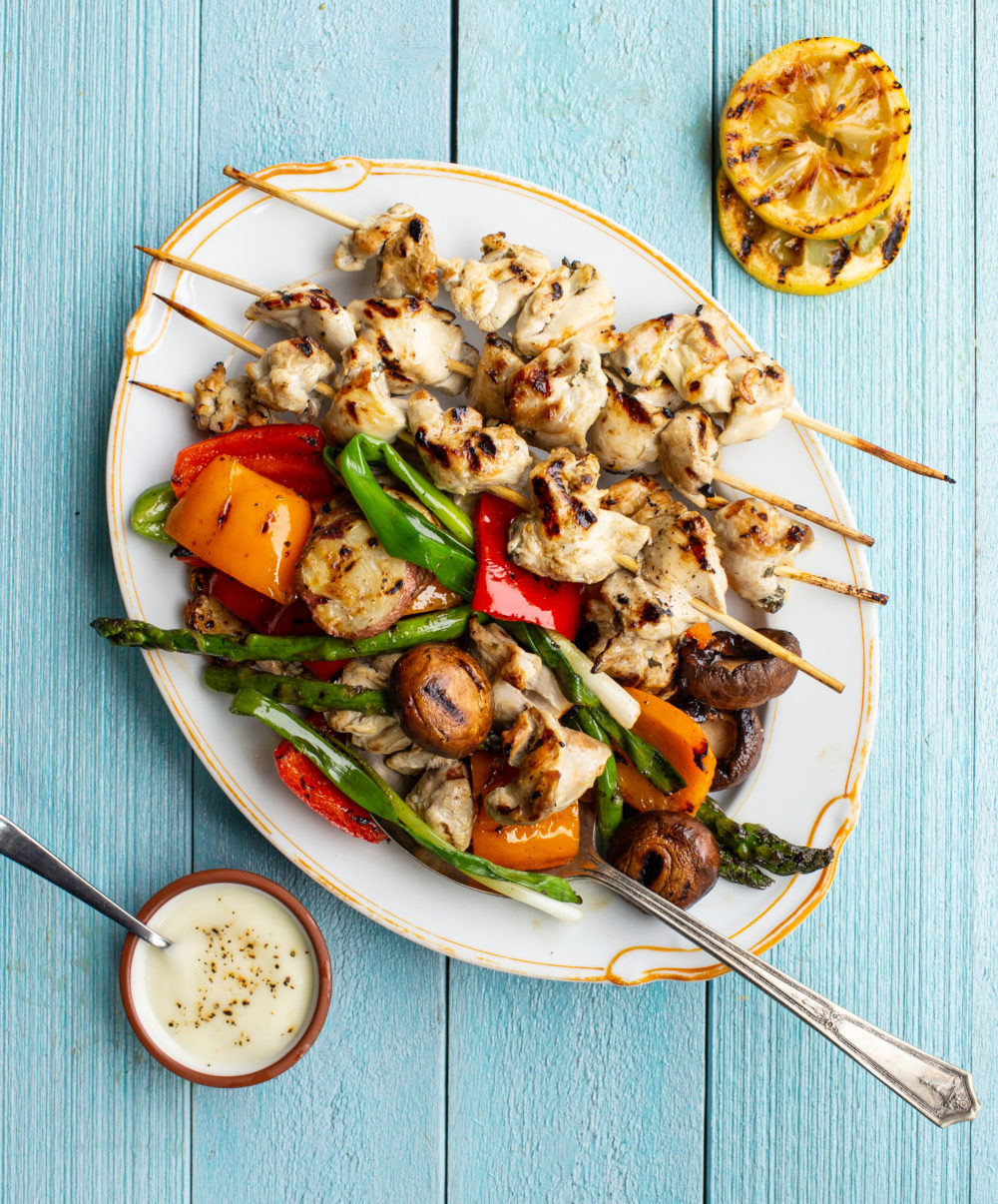 Chicken Kebabs with Vegetables and Garlic Lemon Sauce Chicken Kebabs with Vegetables and Garlic Lemon Sauce